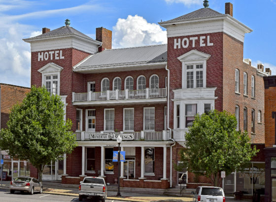 Mineral Springs Hotel, Paoli