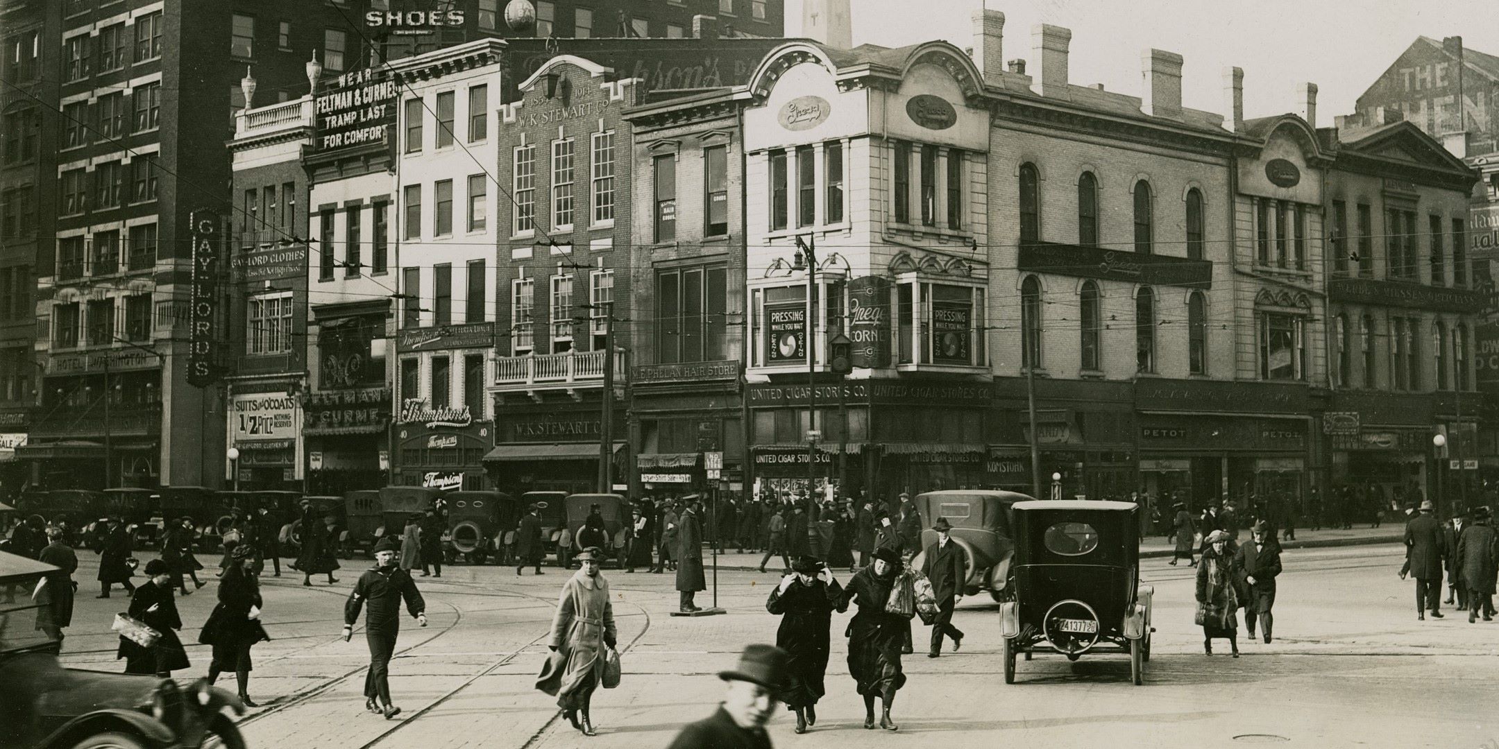 Pennsylvania and Washington streets in downtown Indianapolis, 1920. Bass Photo Collection, Indiana Historical Society