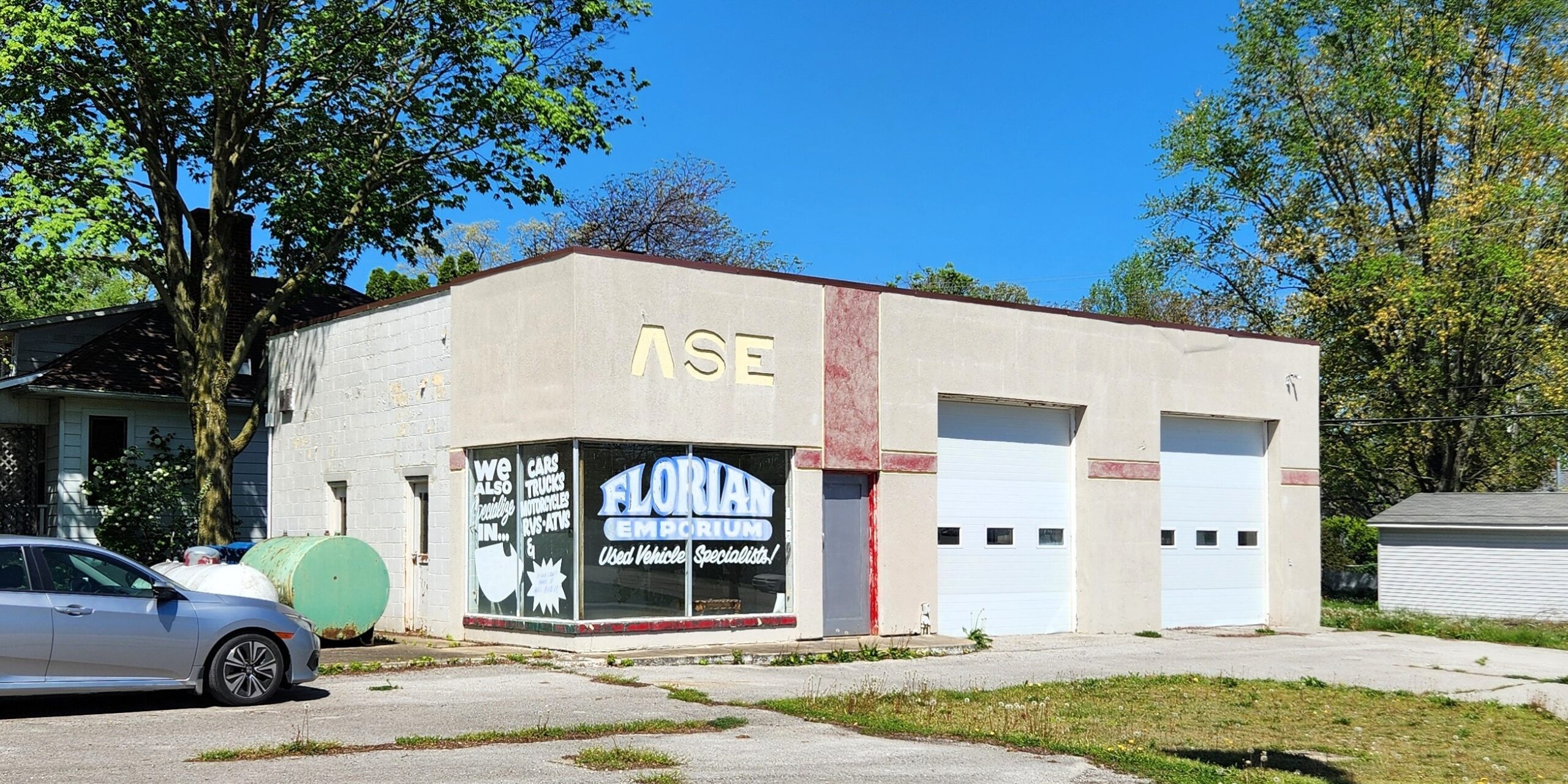 Historic Phillips 66 service station in Oxford, Benton County, Indiana.